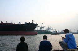 Bloody big ship on the Elbe