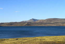 Blue meets blue, West over Frostastaðavatn towards Löðmundur