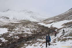 Up into the snow, below Rauðarhyrnar