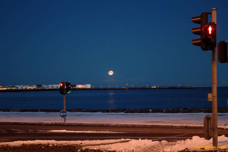 Moonset in the morning
